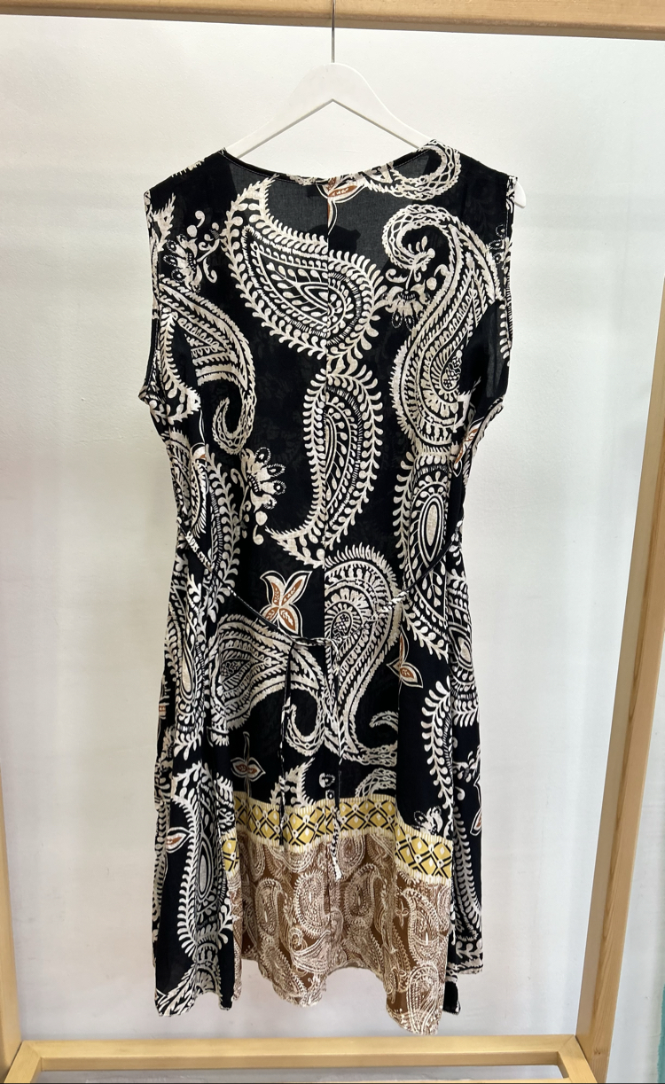 Butik Yazma Yakası İşlemeli Elbise