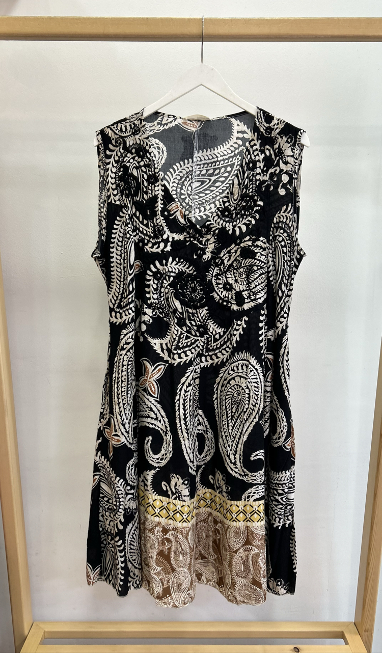 Butik Yazma Yakası İşlemeli Elbise