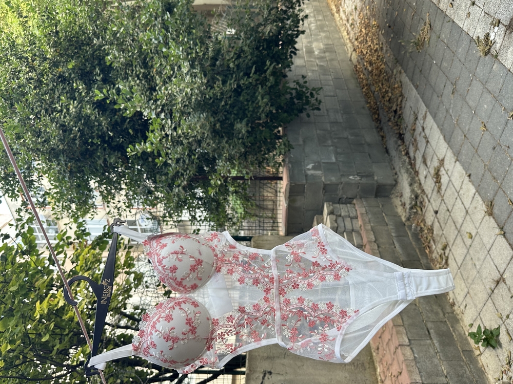  Beyaz Gül kurusu Desenli Bodysuit
