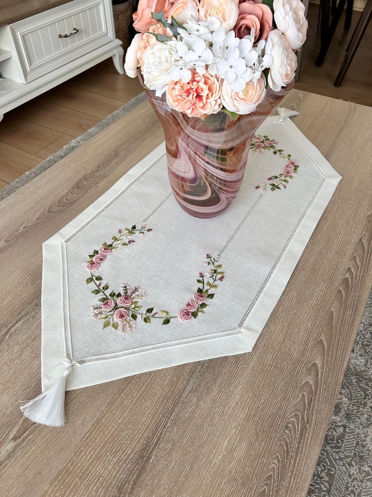 Pudra Rokoko Nakışlı Keten Salon Takımı (5 Parça)