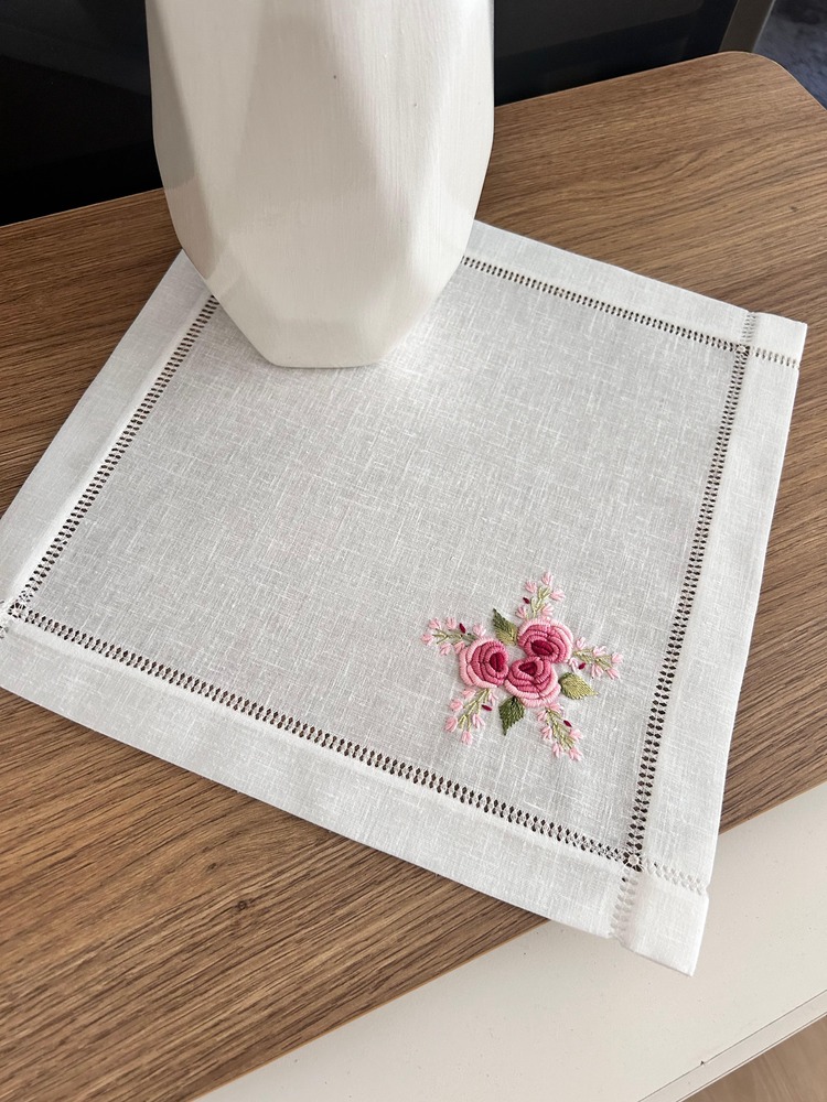 Pembe Rokoko Nakışlı Keten Salon Takımı (5 Parça)
