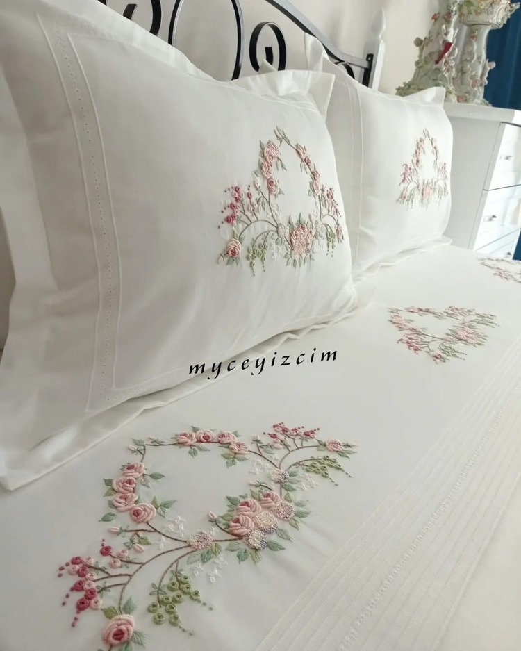 Çift Kişilik Sepet Model Rokoko Nakışlı Pastel Renkli Pike ve Nevresim Seti