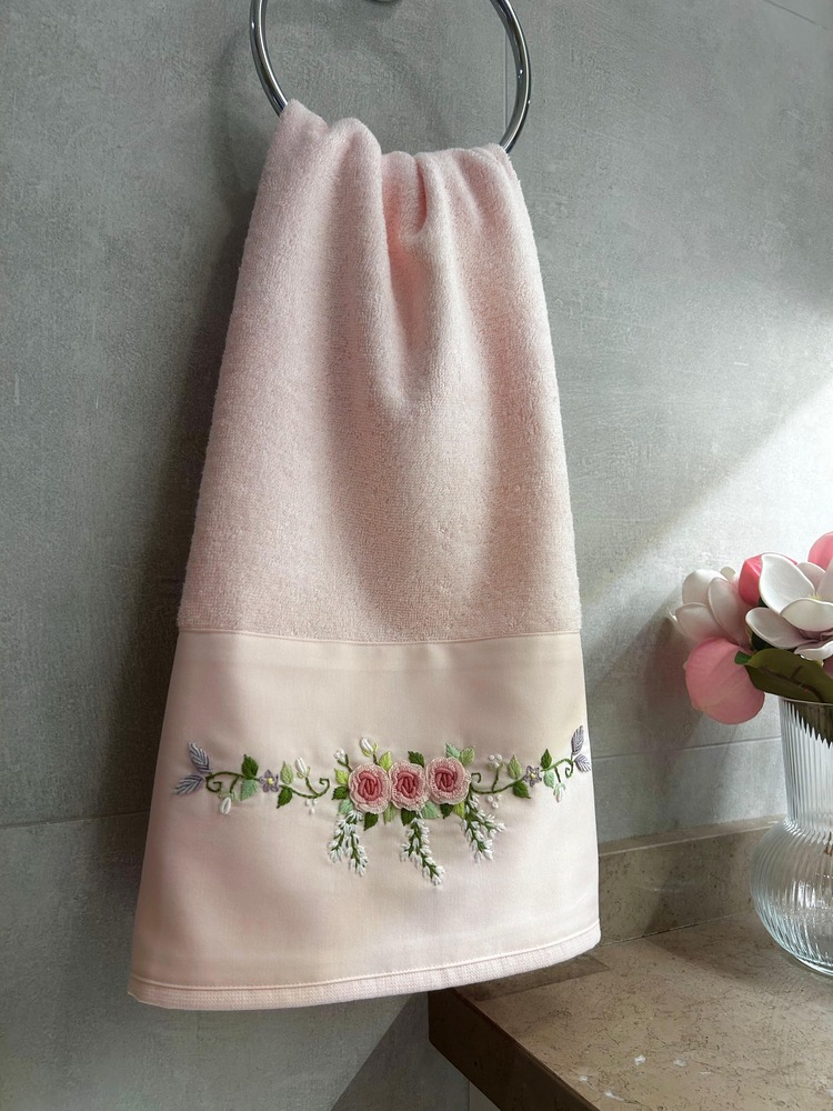 Çeyizlik Pembe Rokoko Nakışlı Bambu Havlu(50x90 cm)