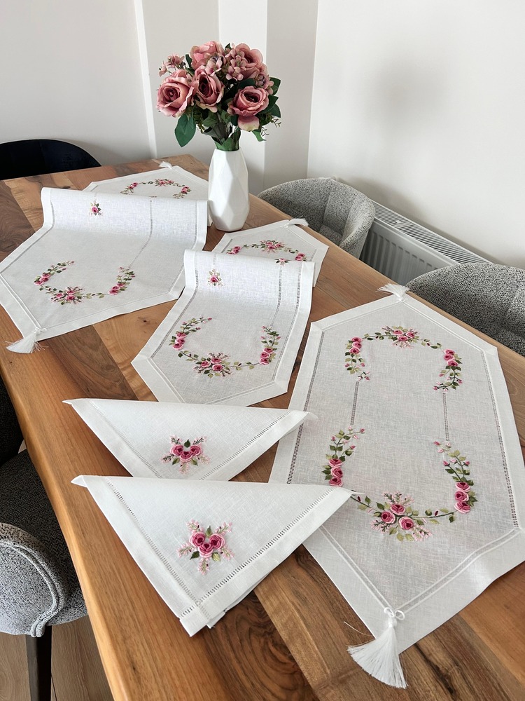 Pembe Rokoko Nakışlı Keten Salon Takımı (5 Parça)