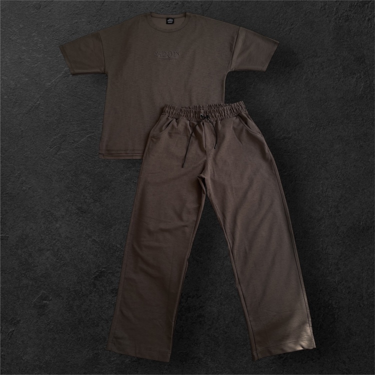 Kahverengi Oversize Tişört & Bol Paça Pantolon Takımı