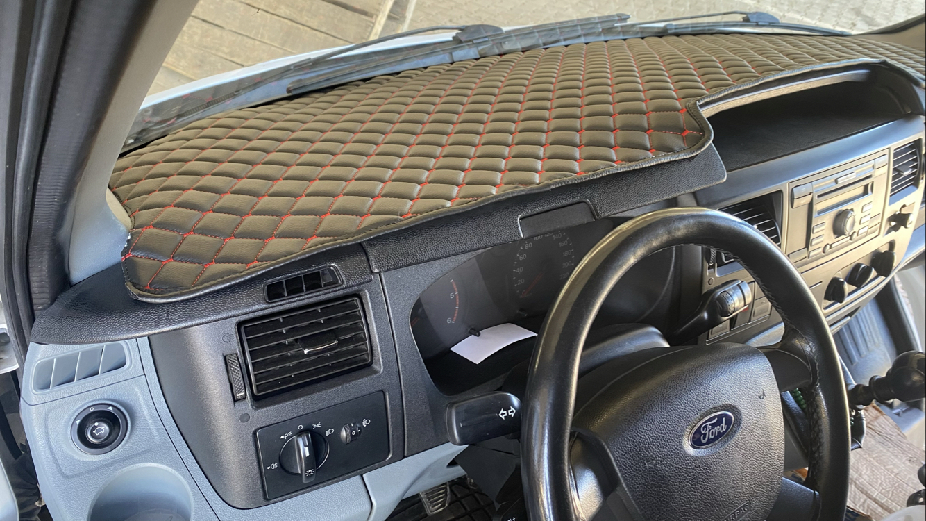 FORD TRANSİT 2007/2012 model arası SİYAH, KIRMIZI Püskülsüz Torpido ÖRTÜSÜ