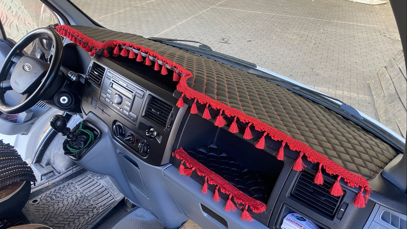 FORD TRANSİT 2007/2012 model arası SİYAH, KIRMIZI Püsküllü Torpido ÖRTÜSÜ