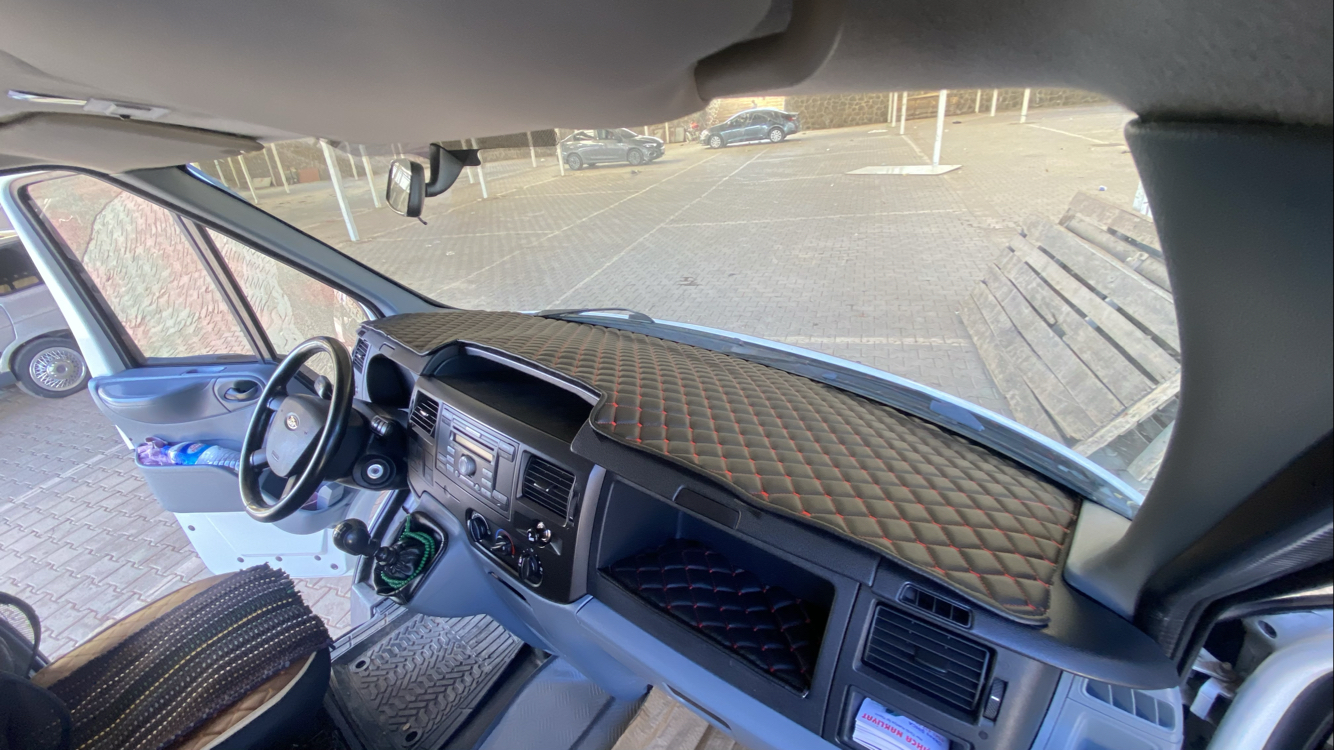 FORD TRANSİT 2007/2012 model arası SİYAH, KIRMIZI Püskülsüz Torpido ÖRTÜSÜ