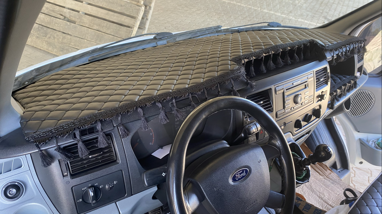 FORD TRANSİT 2007/2012 model arası SİYAH, Siyah Püsküllü Torpido ÖRTÜSÜ