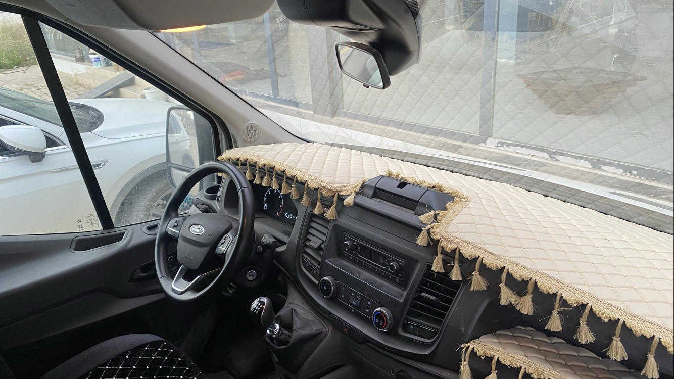 FORD TRANSİT BEJ, BEJ PÜSKÜLLÜ 2020 model ve sonrası için uyumlu Torpido örtüsü