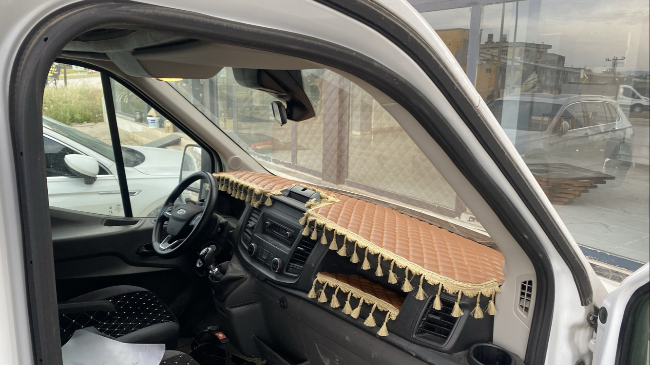 FORD TRANSİT TABA BEJ PÜSKÜLLÜ 2020 model ve sonrası için uyumlu Torpido örtüsü