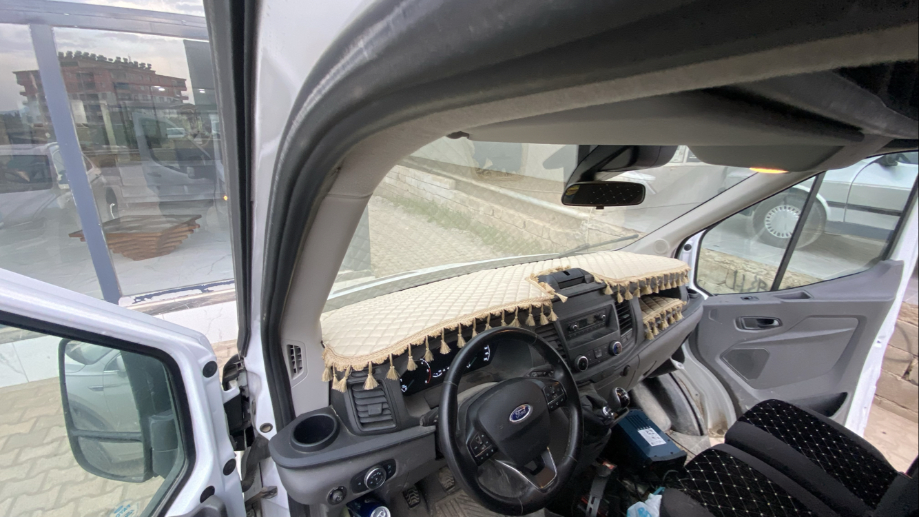 FORD TRANSİT BEJ, BEJ PÜSKÜLLÜ 2020 model ve sonrası için uyumlu Torpido örtüsü