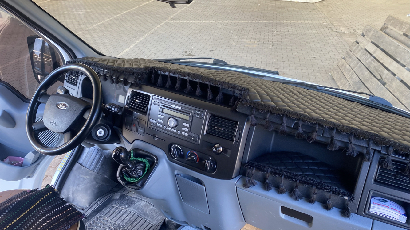 FORD TRANSİT 2007/2012 model arası SİYAH, Siyah Püsküllü Torpido ÖRTÜSÜ