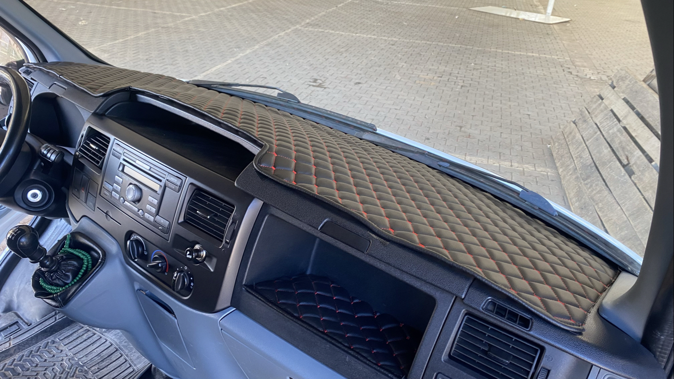 FORD TRANSİT 2007/2012 model arası SİYAH, KIRMIZI Püskülsüz Torpido ÖRTÜSÜ