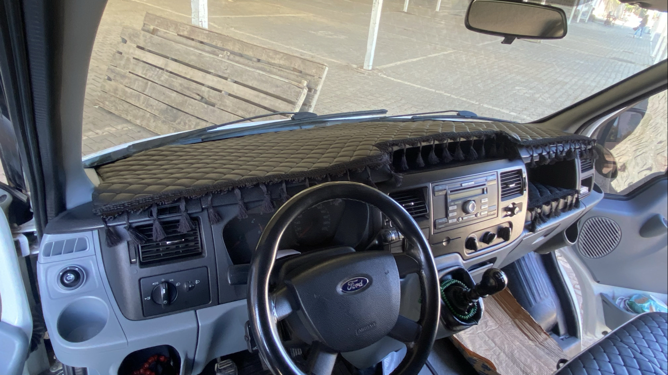 FORD TRANSİT 2007/2012 model arası SİYAH, Siyah Püsküllü Torpido ÖRTÜSÜ