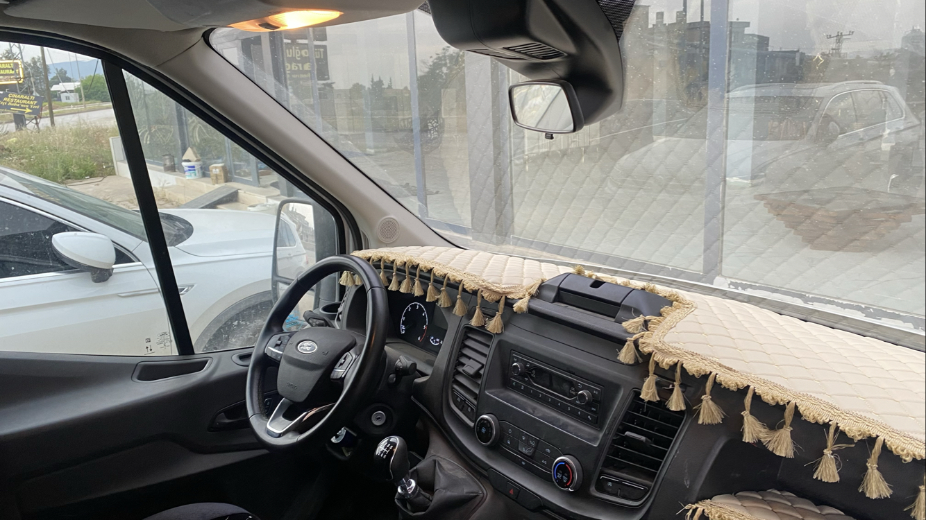 FORD TRANSİT BEJ, BEJ PÜSKÜLLÜ 2020 model ve sonrası için uyumlu Torpido örtüsü
