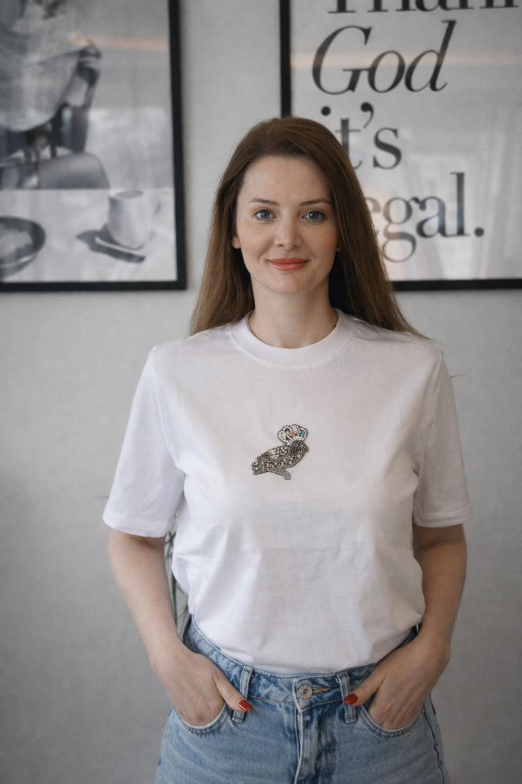Beymen Club Taş İşlemeli Beyaz T-Shirt | Minimal & Şık Günlük Kombin