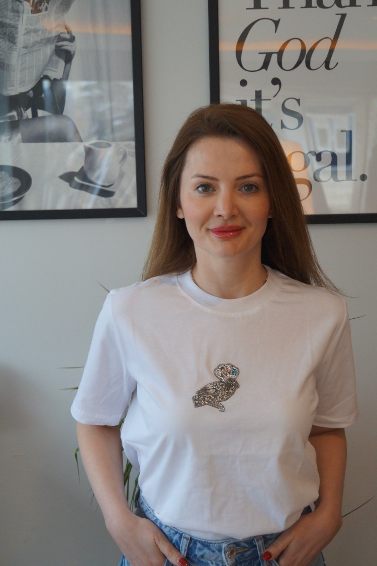 Beymen Club Taş İşlemeli Beyaz T-Shirt | Minimal & Şık Günlük Kombin