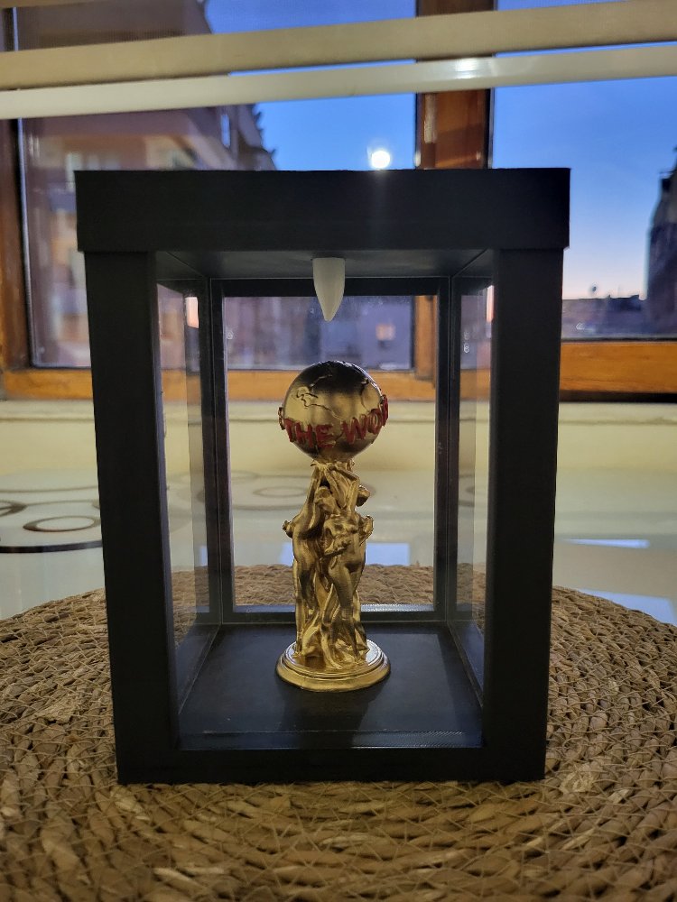 Scarface "The World Is Yours" LED Işıklı Şeffaf Vitrinli Heykel & Gece Lambası