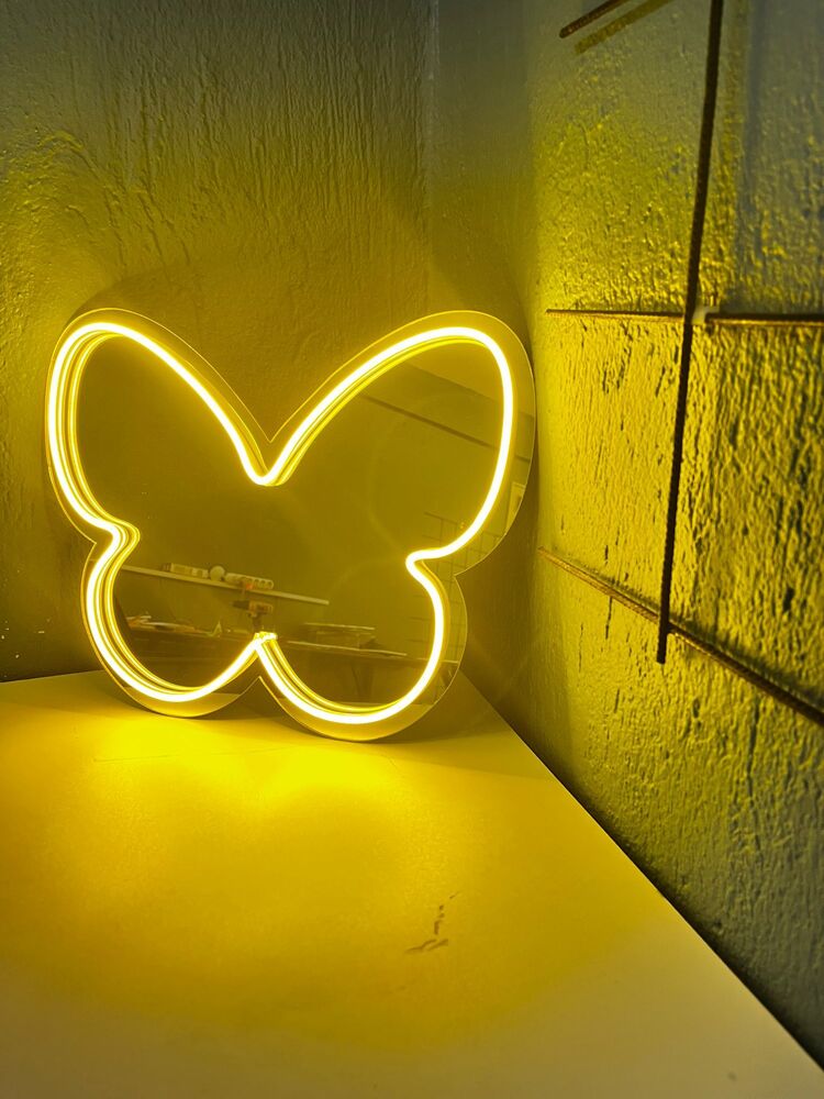 Neon Işıklı Kelebek Ayna