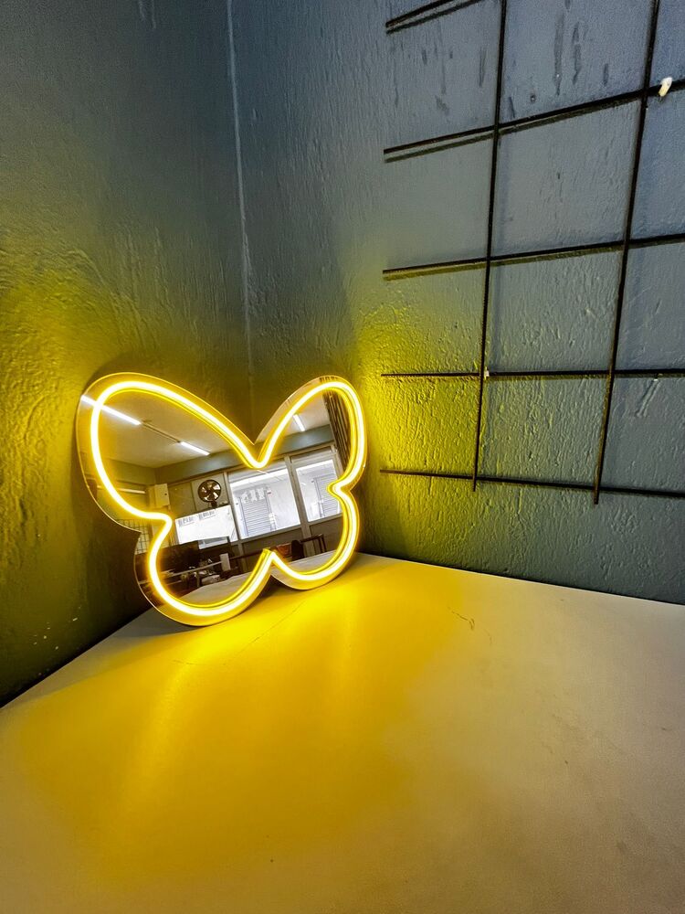 Neon Işıklı Kelebek Ayna