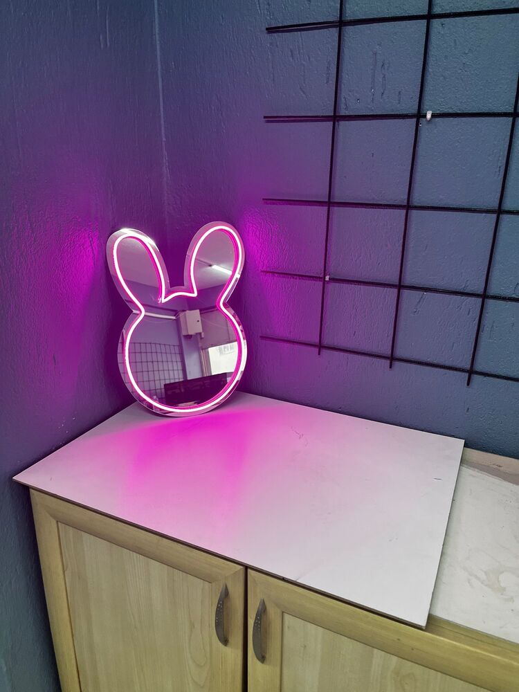 Neon Işıklı Tavşan Ayna