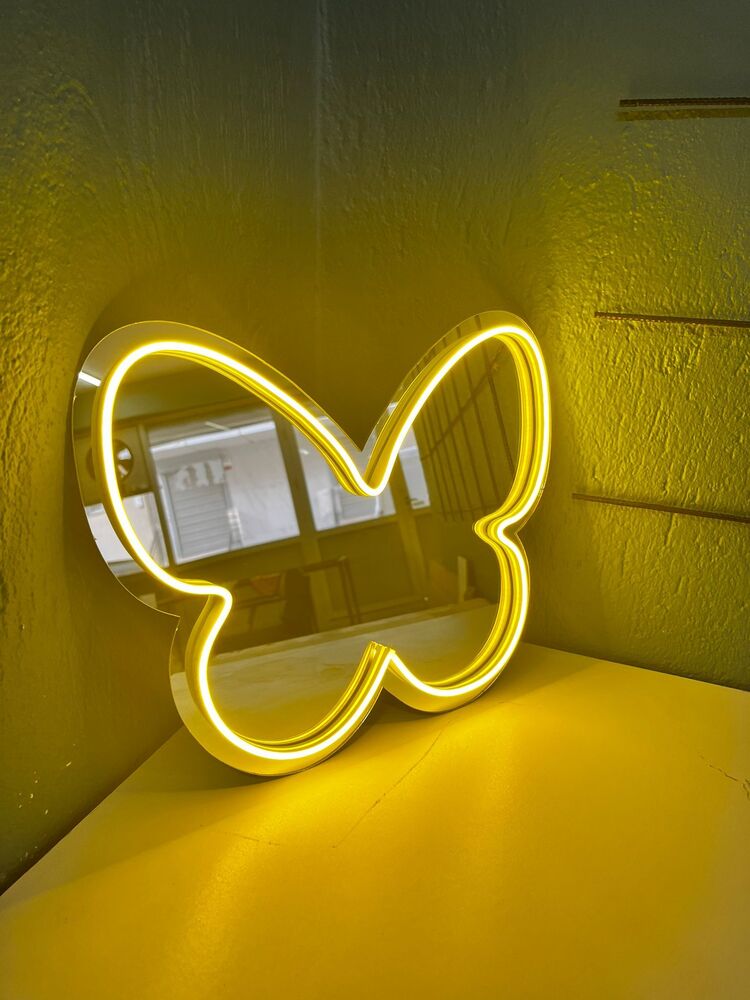 Neon Işıklı Kelebek Ayna