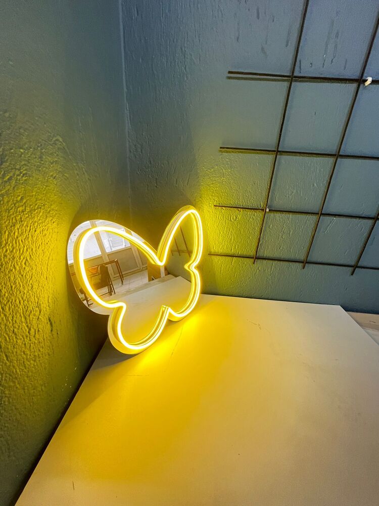 Neon Işıklı Kelebek Ayna