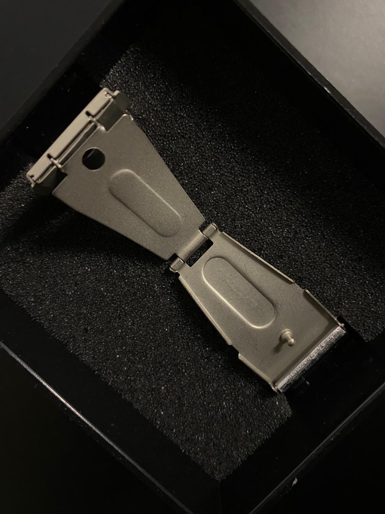 Erkek Kol Saati 40 mm – Siyah Desenli Kadran, Çelik Kordon, Tarih Göstergeli Quartz