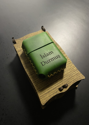 Yeşil Renk Hakiki Deri Kılıflı Zippo Çakmak - (Kişiye Özel İsimli)