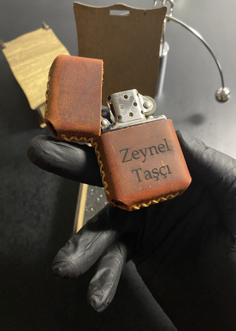 Taba Renk Hakiki Deri Kılıflı Zippo Çakmak - (Kişiye Özel İsimli)
