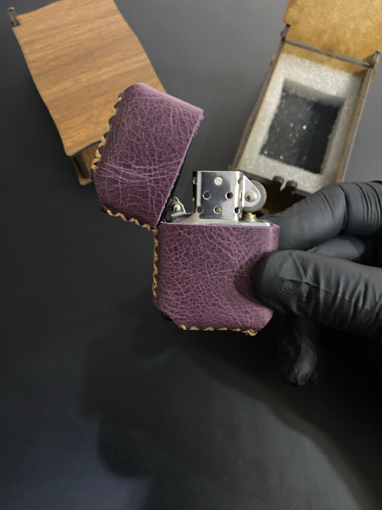 Kişiye Özel Hakiki Deri Mor Zippo Çakmak