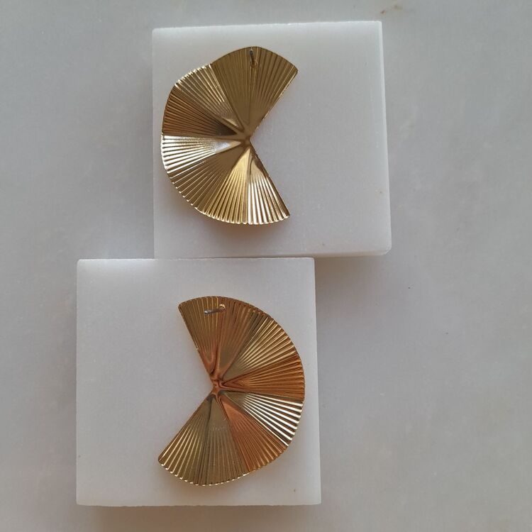 Altın Kaplama Çizgili Yelpaze  Model Gold Küpe 