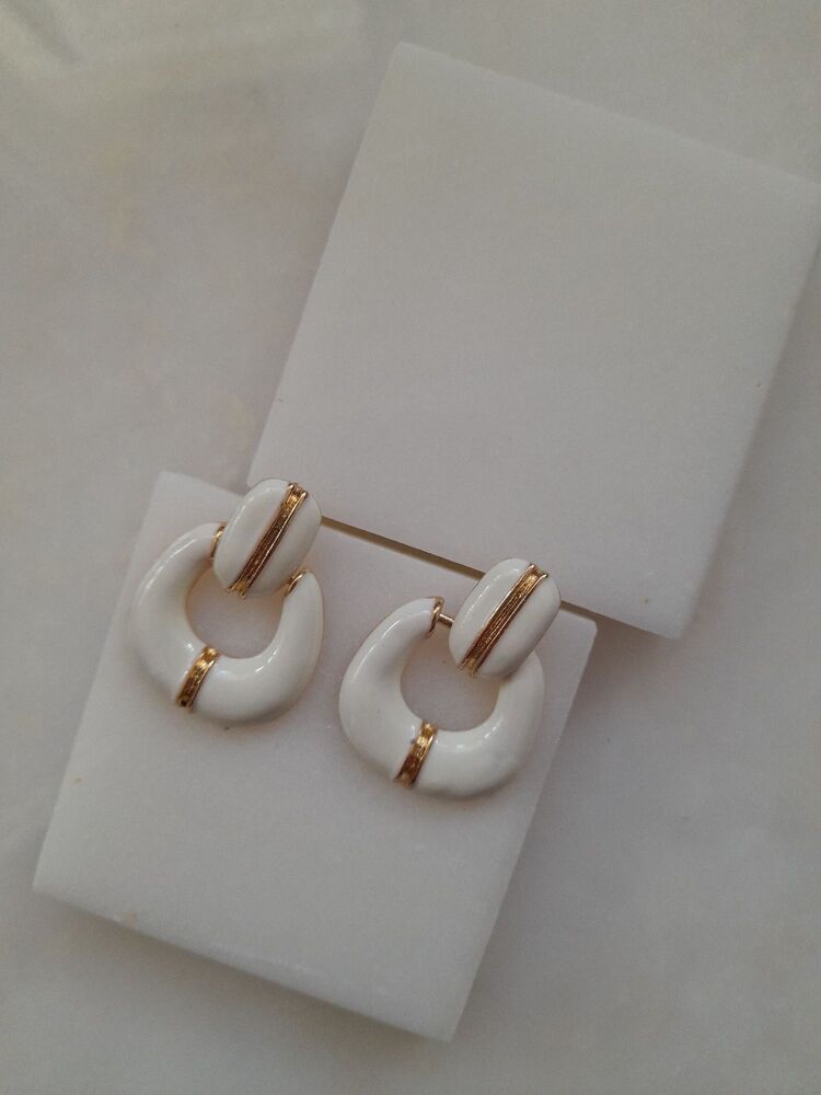 Altın Kaplama Seramik Beyaz U Model Küpe 