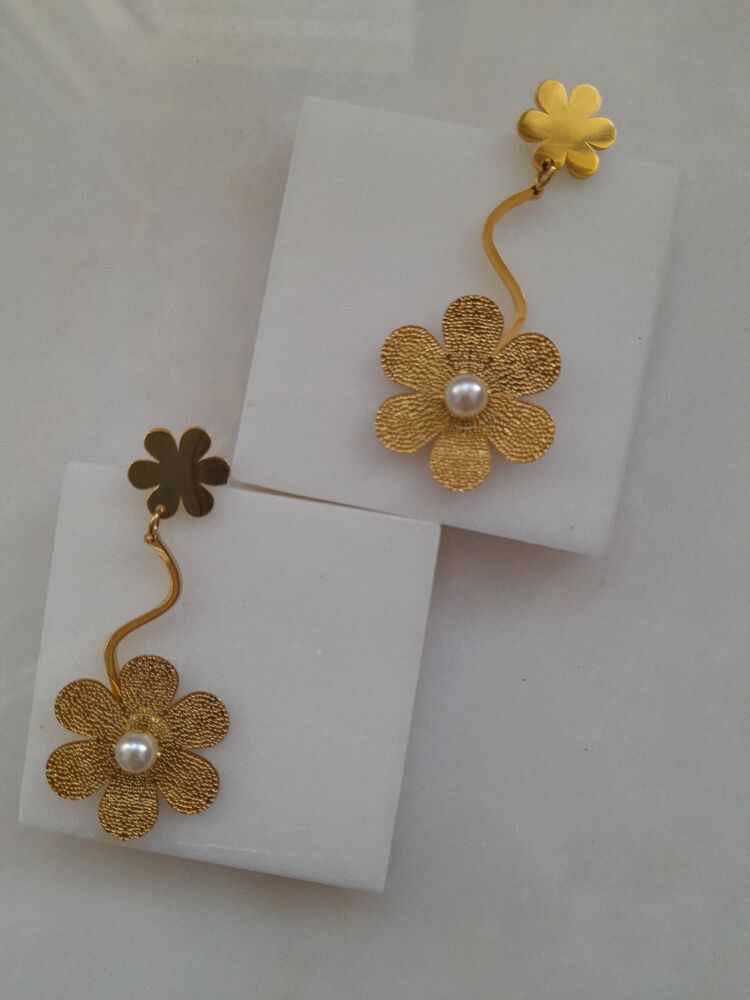 Çelik Desenli İncili Çiçek Gold  Küpe 