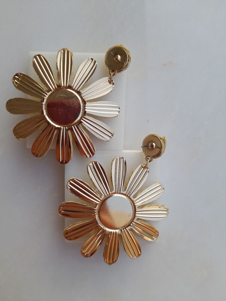 Hasır Papatya Model Bej Renk Küpe 