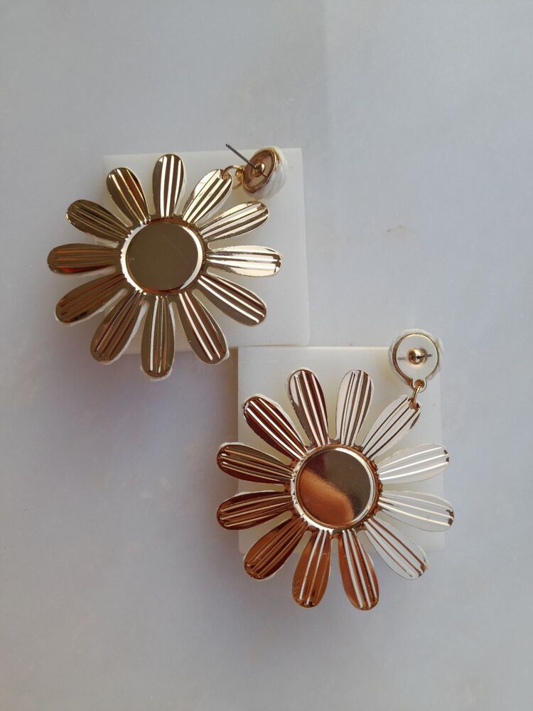 Hasır Papatya Model Kırık Beyaz Renk Küpe 