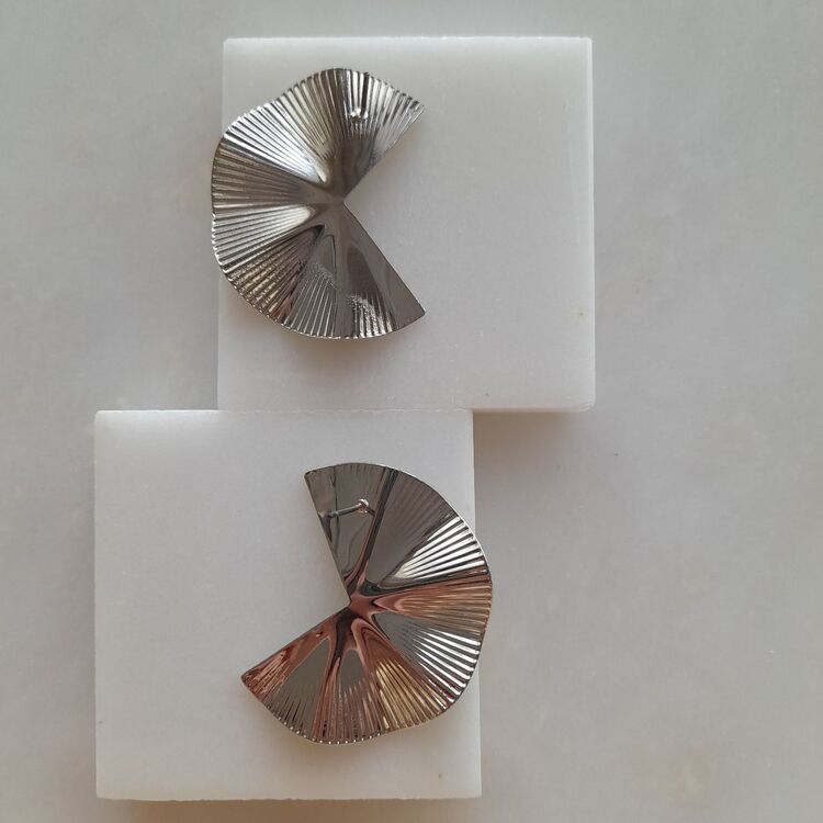 Altın Kaplama Çizgili Yelpaze Model Silver Küpe