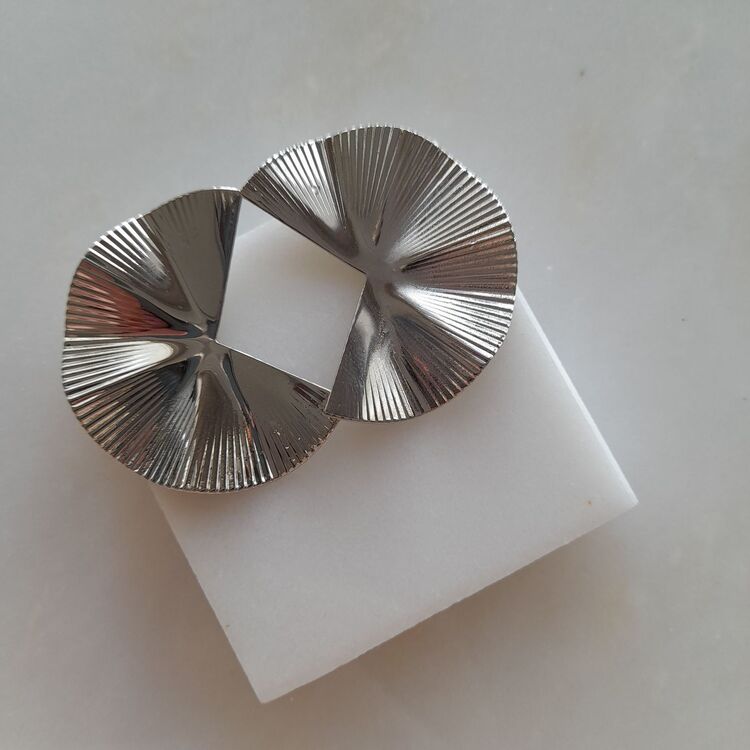 Altın Kaplama Çizgili Yelpaze Model Silver Küpe