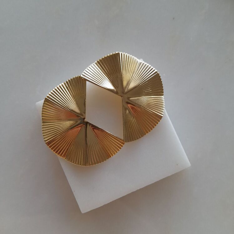 Altın Kaplama Çizgili Yelpaze  Model Gold Küpe 