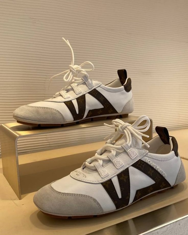 LV SNEAKER