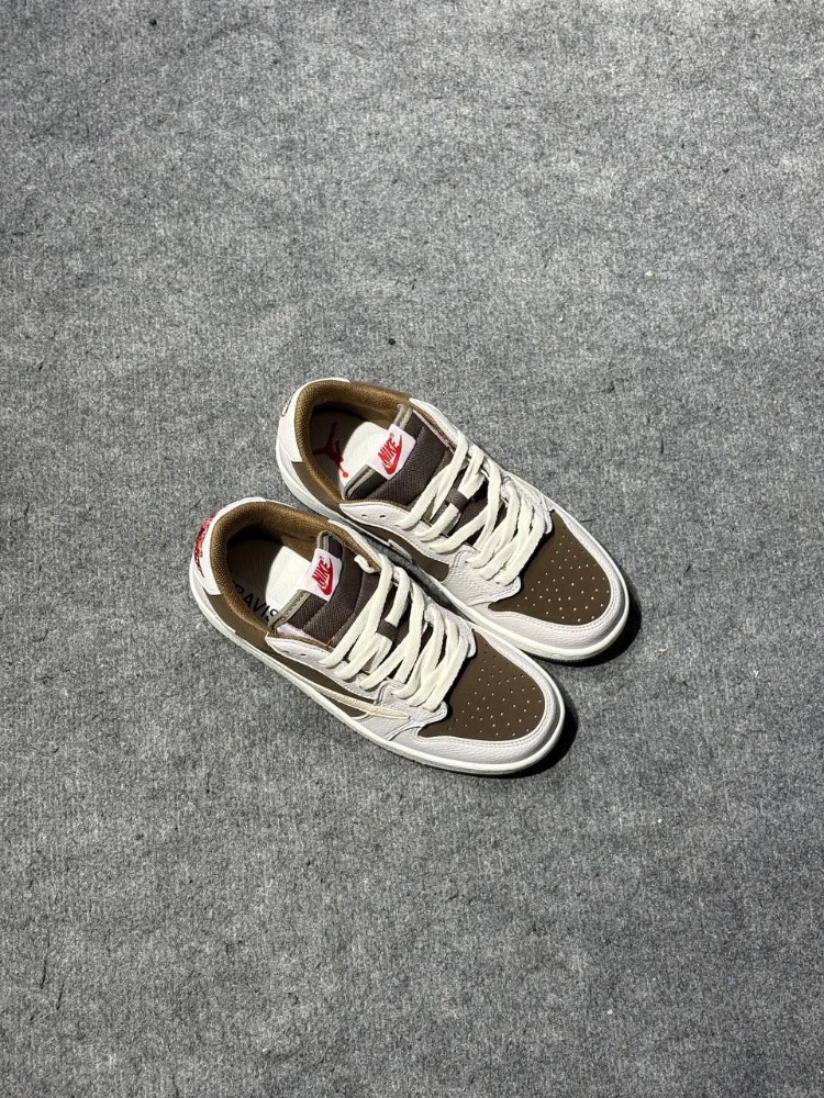 NİKE TRAVİS SCOOT x AIR JORDAN RETRO REVERSE MOCHA