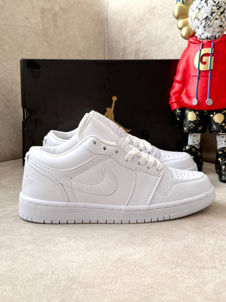 Nike Air Jordan | Triple White