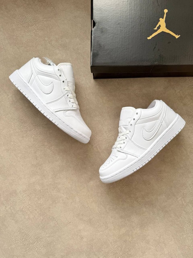 Nike Air Jordan | Triple White