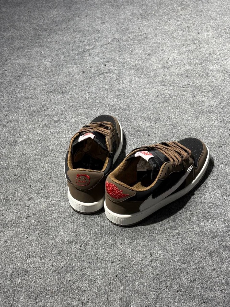 NİKE AIR JORDAN 1 LOW x TRAVİS SCOTT CACTUS JACK