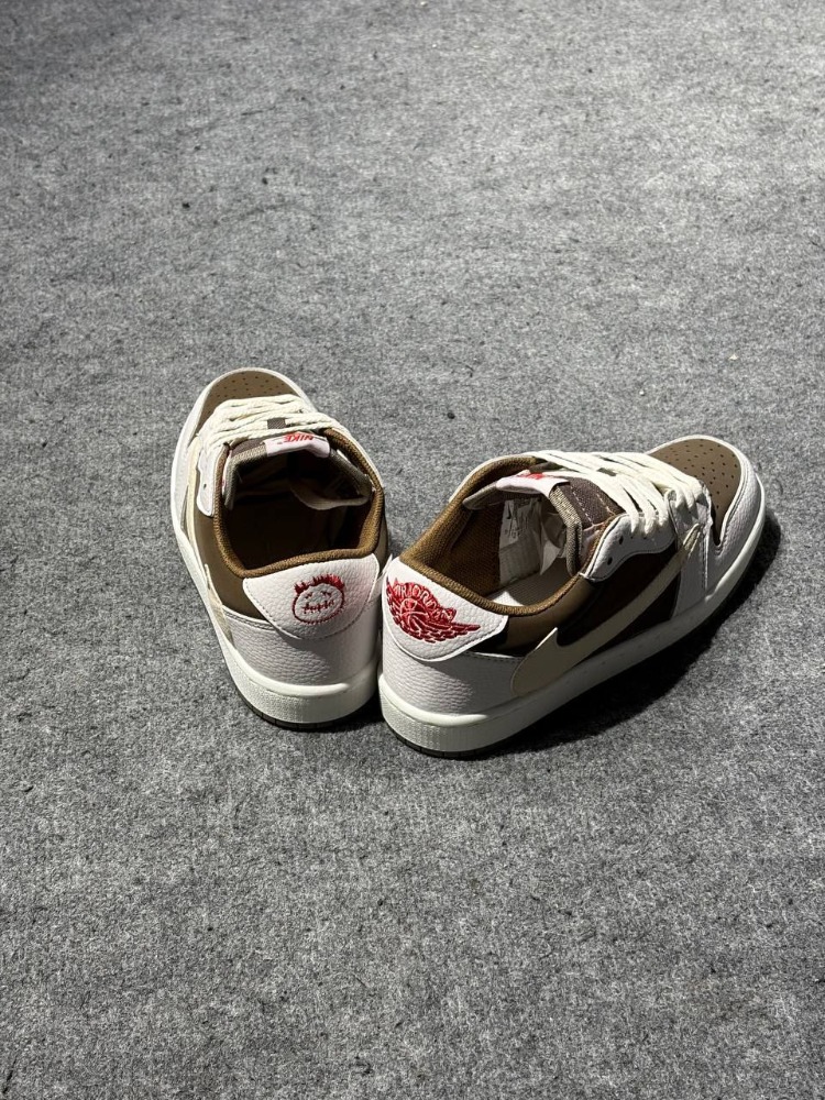 NİKE TRAVİS SCOOT x AIR JORDAN RETRO REVERSE MOCHA