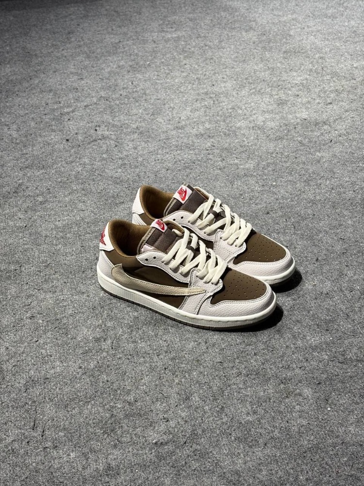 NİKE TRAVİS SCOOT x AIR JORDAN RETRO REVERSE MOCHA