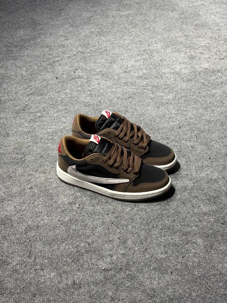 NİKE AIR JORDAN 1 LOW x TRAVİS SCOTT CACTUS JACK