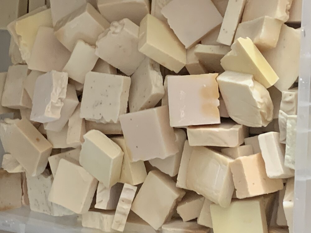 1 KG. DOĞAL SABUN RENKSİZ EL YAPIMI KİLO İLE YOLLANIR 