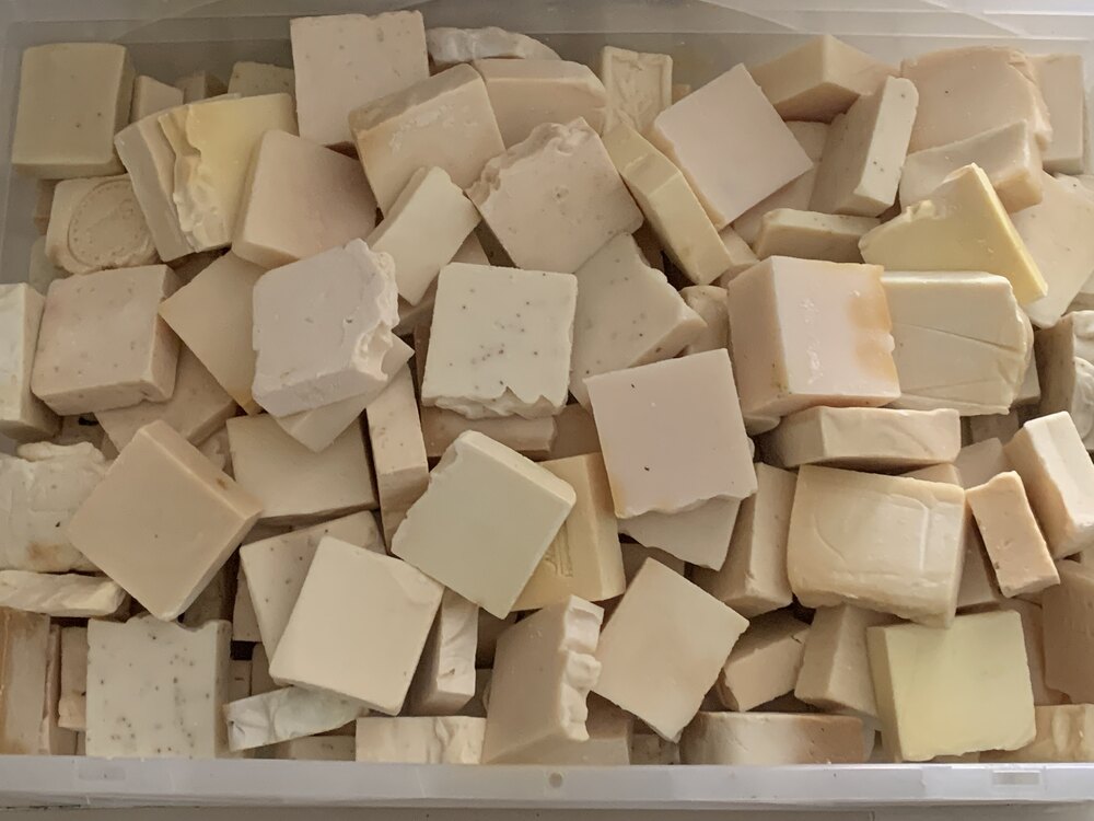 1 KG. DOĞAL SABUN RENKSİZ EL YAPIMI KİLO İLE YOLLANIR 